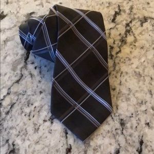 100% SILK DARK BLUE DIAMOND JONES NEW YORK TIE